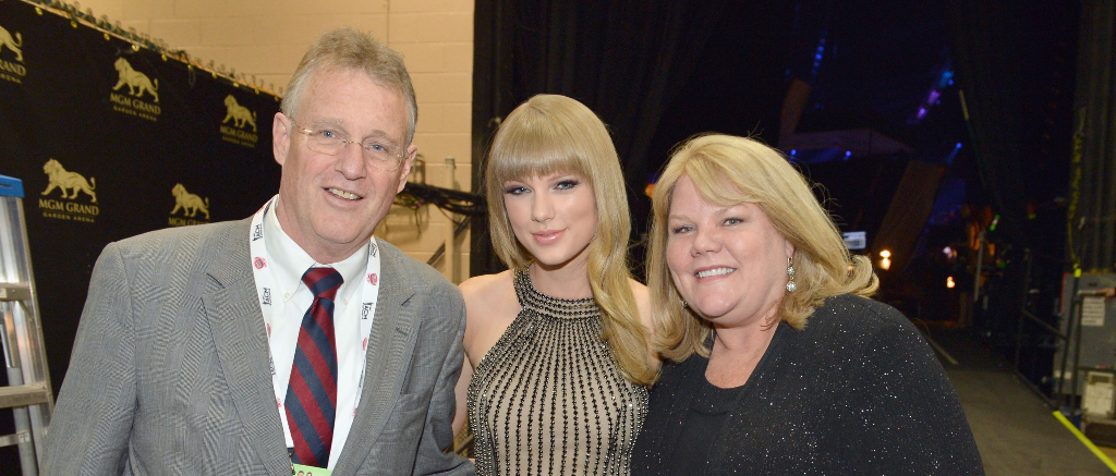 Taylor Swift parents Scott Andrea Country Music Awards 2013