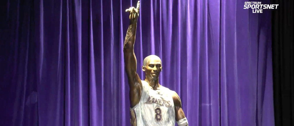 kobe bryant statue