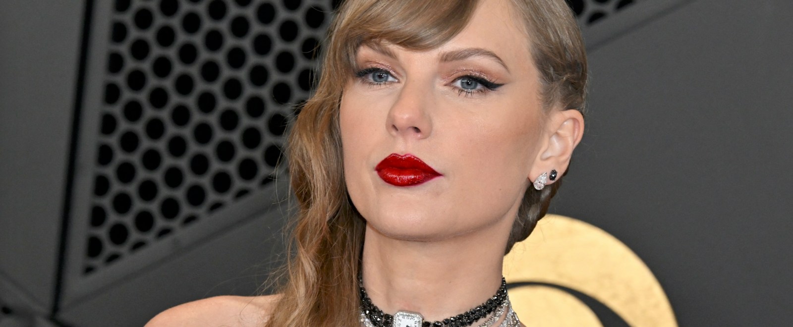 Taylor Swift Sets the Clock to Midnight With a Trendy Watch Choker
