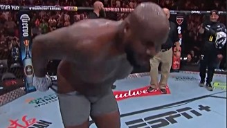 Derrick Lewis Mooned The UFC St. Louis Crowd After Knocking Out Rodrigo Nascimento