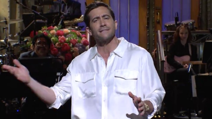 Jake Gyllenhaal, SNL' Cast Sang Boyz II Men In SNL Monologue - Vimarsana News