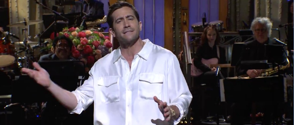Jake Gyllenhaal And The ‘SNL’ Cast Said Goodbye To Season 49 In Pure ’90s R&B Fashion