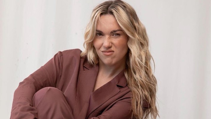 Megan Boni, Of 'Man In Finance' Fame Signed Deal, Quit Job - Vimarsana News