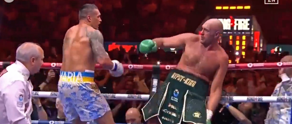 Usyk looking at fury meme