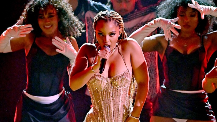Chlöe Teases Tinashe 'Nasty' Remix In Carnival Costume Video #Tinashe