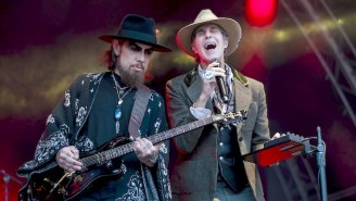 Jane’s Addiction Is Going On Hiatus After Perry Farrell Attacked Dave Navarro On Stage