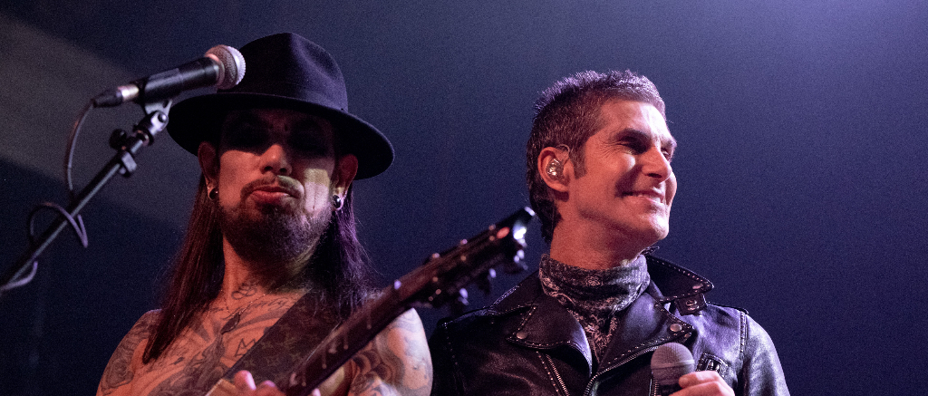 Dave Navarro Perry Farrell Janes Addiction Above Ground 3 2021 (1024x437)