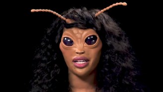 SZA Rocks A Wild Bug Prosthetic And Discusses Her ‘Toxic Relationship’ With Music On ‘Hot Ones’