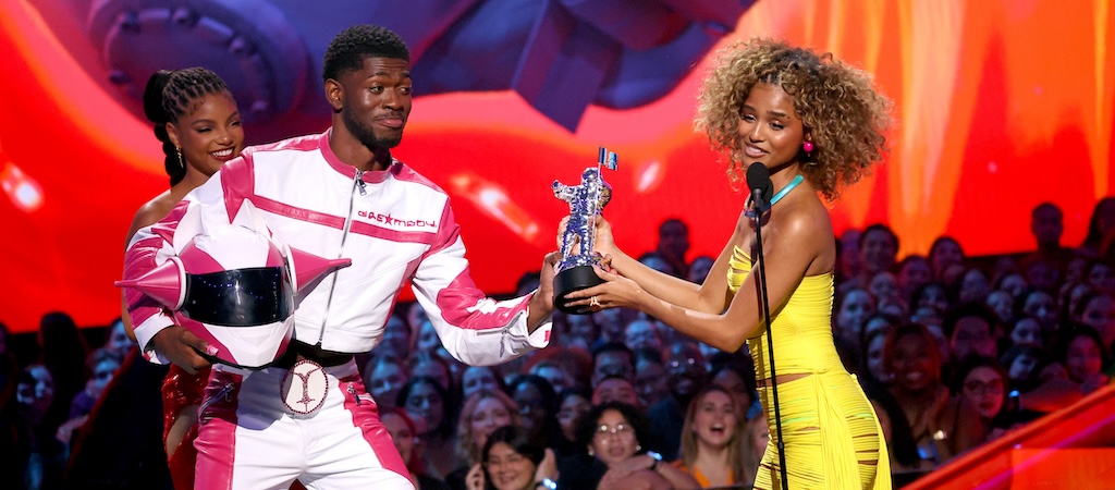 tyla lil nas x halle vmas