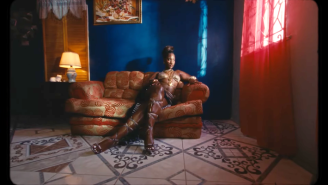 Tems Combines Afrobeats With Jamaican Flavor In Her Steamy ‘Turn Me Up’ Video