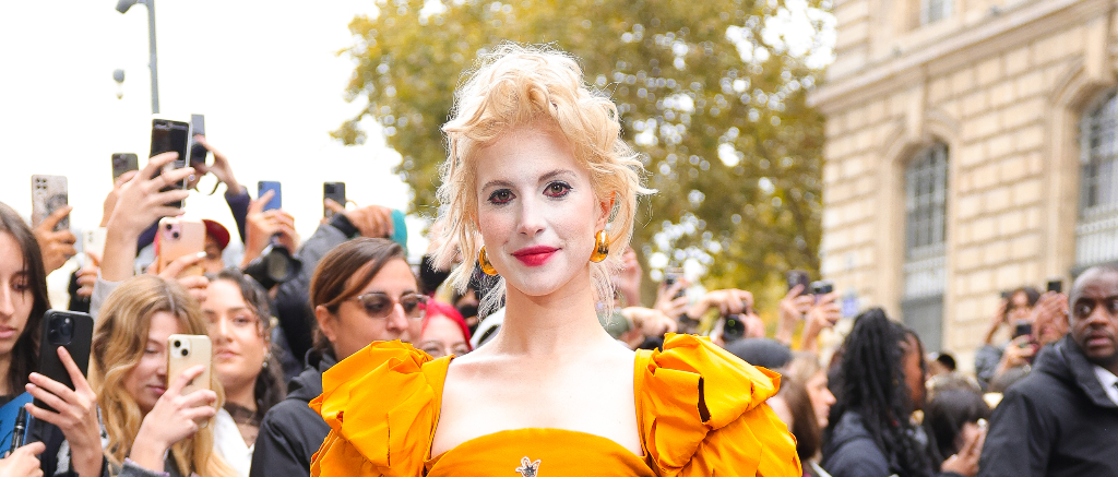 Hayley Williams Vivienne Westwood Paris Fashion Week 2025 (1024x437)