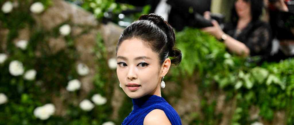 Jennie 2024 Met Gala (1024x437)