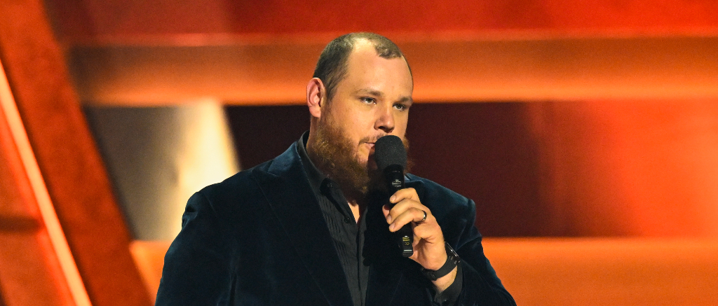 Luke Combs CMA Awards 2025 (1024x437)