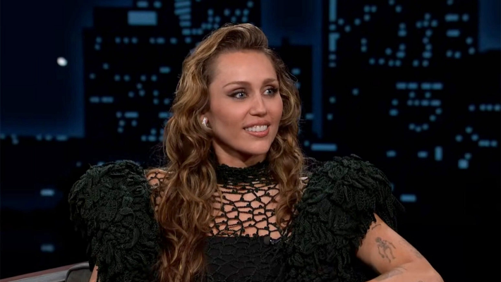Miley Cyrus Jokingly Blamed Jimmy Kimmel For Her Viral 2013 VMAs Twerking Moment