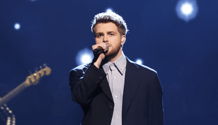 Alex Warren’s Rendition Of ’Ordinary’ At The 2025 AMAs Is Stirring