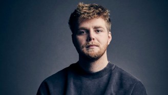 Alex Warren Lands His First No. 1 Hit As ‘Ordinary’ Rises To The Top Of The ‘Billboard’ Hot 100 Chart