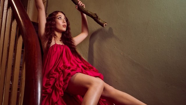 Laufey Is Back In The Holiday Spirit With A Jaunty Rendition Of ‘Santa Claus Is Comin’ To Town’