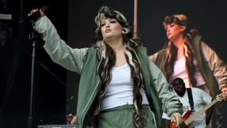 After Collapsing On Stage, Lola Young Says She’s ‘Doing OK’