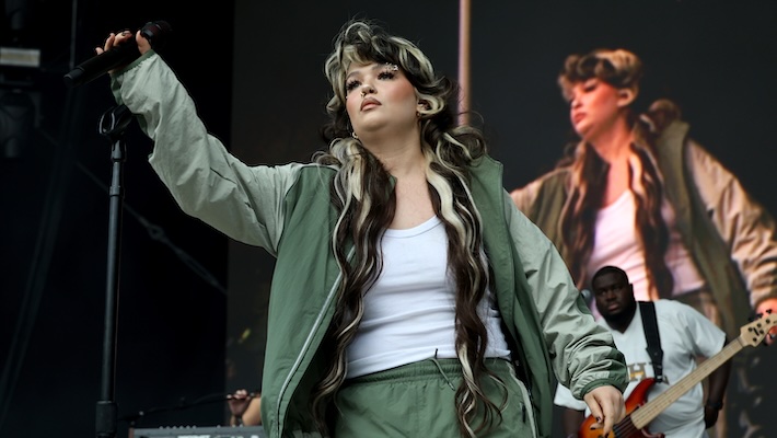 After Collapsing On Stage, Lola Young Says She’s ‘Doing OK’