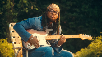 Leon Thomas Gets Inspired By Beauty In His Funky ‘My Muse’ Video