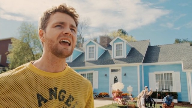 Alex Warren Has A Bonkers ‘Fever Dream’ Featuring Paris Hilton In His Chaotic New Video