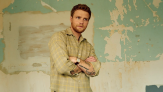 Alex Warren Announces A New Album With The Irresistible “Passenger” Music Video